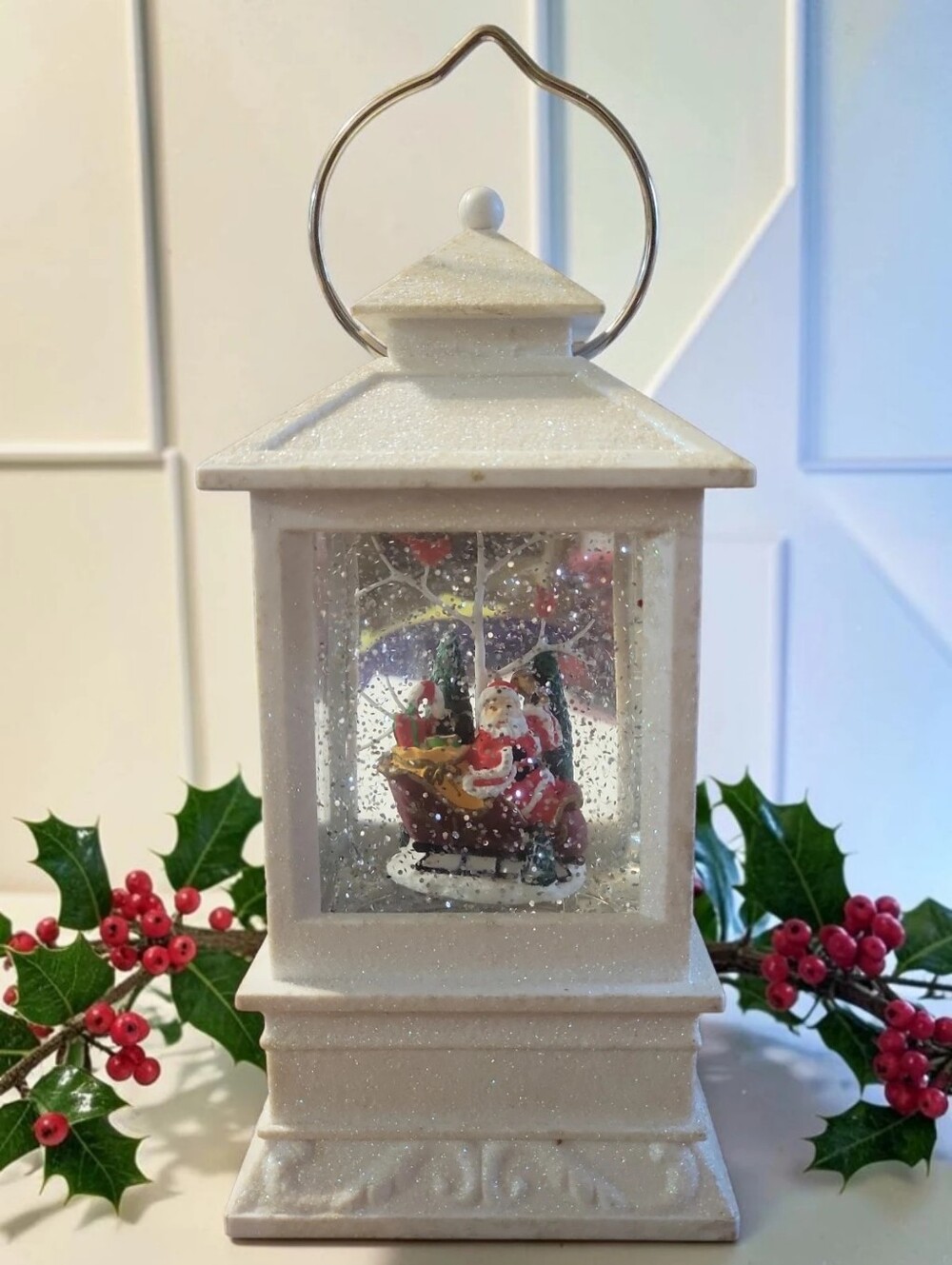 GERSON Christmas Snow Globe Santa's Sleigh & Cardinals | 9"x4"x4"
